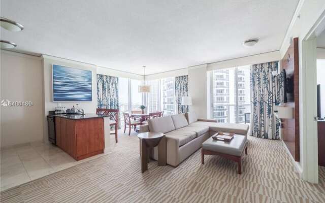 Fabulous Waterfront 2BR 2BA Trump Tower Apartment 6 Guests