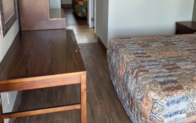 Passport Inn & Suites Corona Hotel