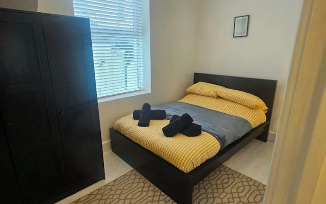 Seaside Haven Coastal Comfort 200m from the Beach