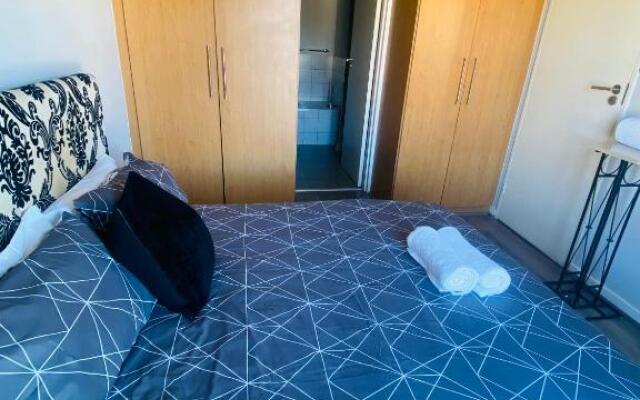 Immaculate & Central Apartment in Houghton