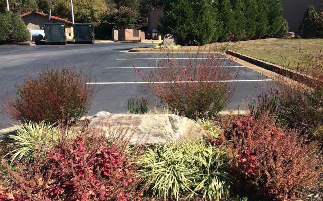 Chestnut Tree Inn - Cherokee