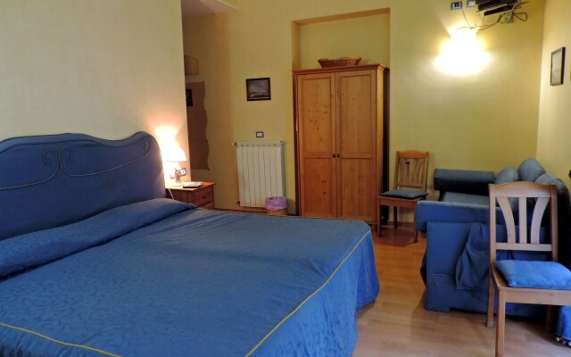 Bonapace Porta Nolana B&B