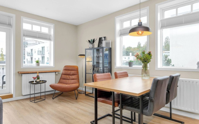 Nice two Bedroom, Downtown Apartment With Balcony