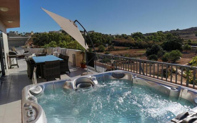 Stunning Views 4 Bedroom Penthouse in Marsaxlokk