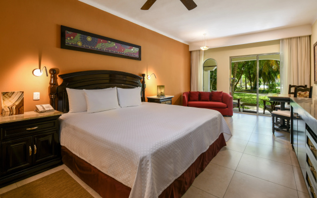 El Dorado Royale, Catamarán, Cenote & More Inclusive Aparthotel