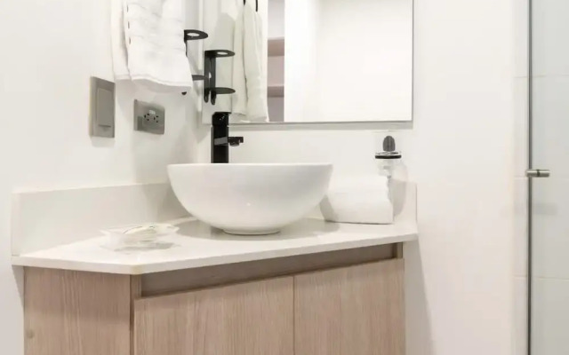 Spectacular 3 BR w Balcony in Laureles Medell n