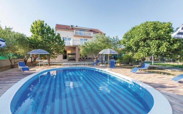 Beautiful Home in Kastel Stafilic With Wifi and 7 Bedrooms