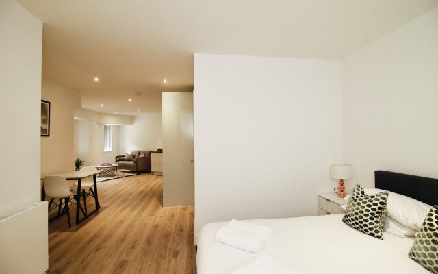 Seven Stays Modern Studio Apartment - Solihull