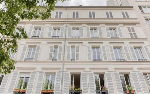 New Large Studio in the Heart of Paris 12