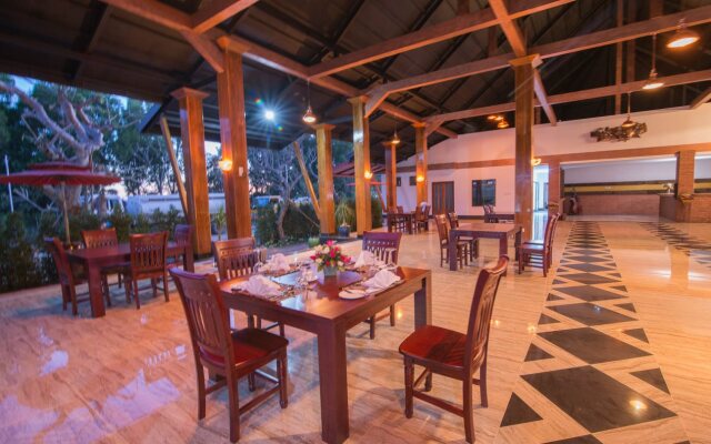 Royal Airstrip Hotel