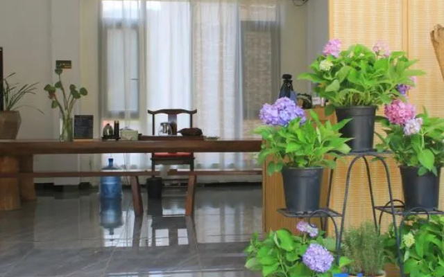 Hetian Qiuse Zhenshan Hotel (Puzhehei Scenic Area Swan Lake Hotel) – Restaurant – Qiubei