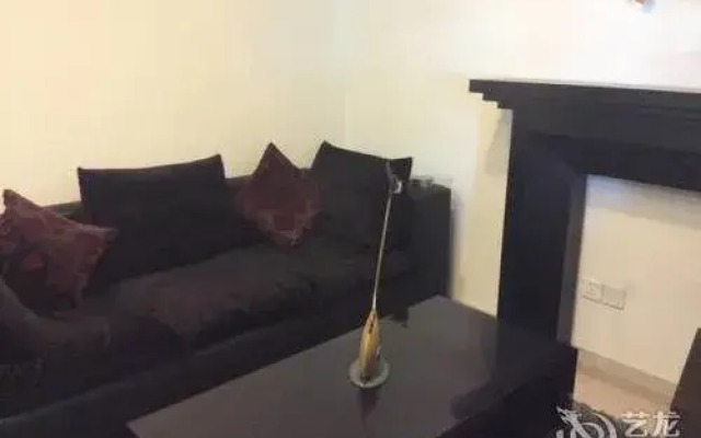 Yujiahui Characteristic Theme Apartment