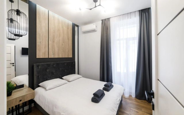 Royal apartment on Hmelnytskogo 37