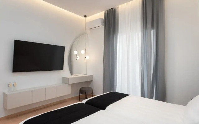 Acropolis White Key Residence