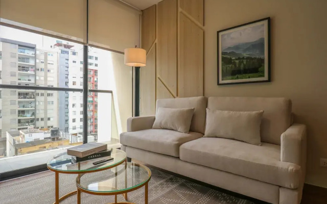 w Radiant 2BR w Great Balcony Near Kennedy Park