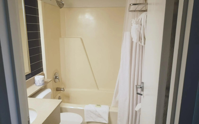 Travelodge by Wyndham Edmonton West