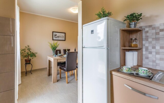Beautiful Apartment in Liznjan With Wifi and 2 Bedrooms