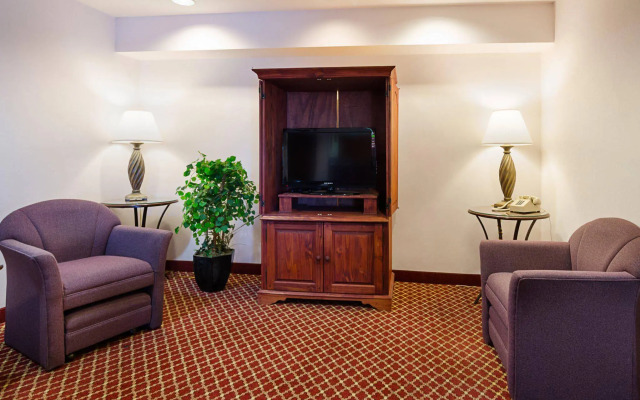 Econo Lodge Inn and Suites