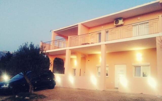 Restful Holiday Home in Starigrad-Paklenica with Balcony