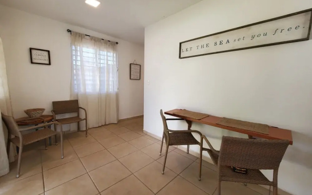 Comfy apartment 8 minute walk from beach