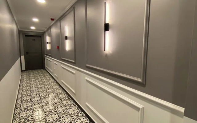 Grand Aura Hotel