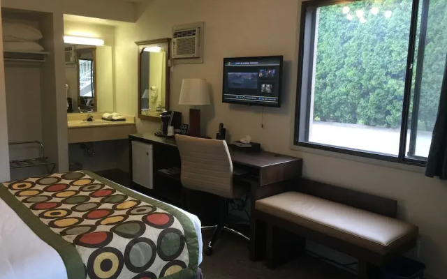 Super 8 By Wyndham Kelowna Bc