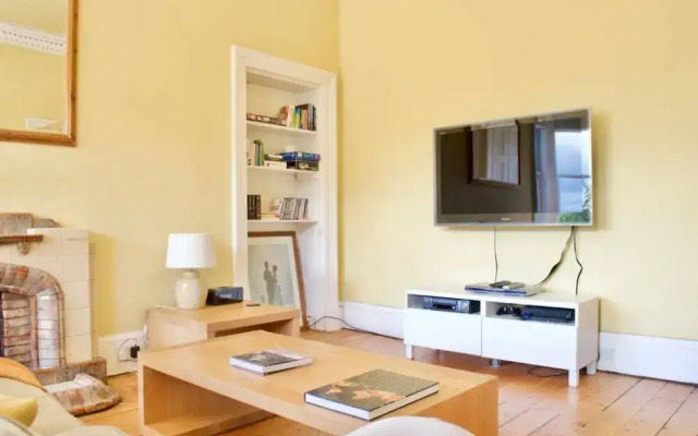 Bright, Spacious 4 Bedroom Apartment In the Old Town, Edinburgh