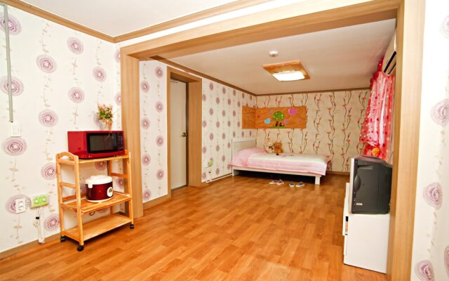 Guryejilisan Autumn Story Pension