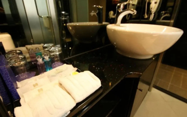 Henry Business Hotel