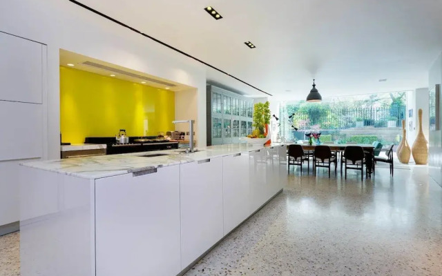 Veeve - Grand Notting Hill