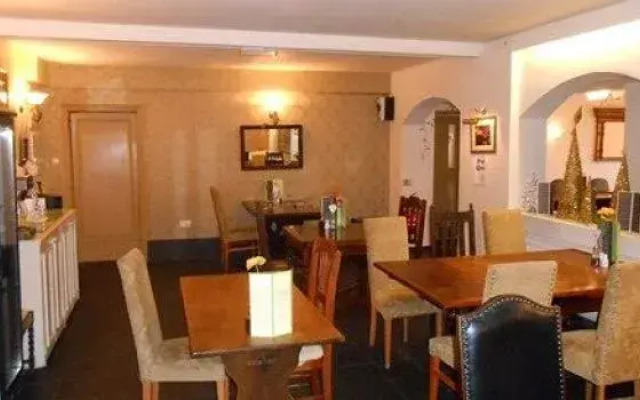 Hawk and Buckle Inn