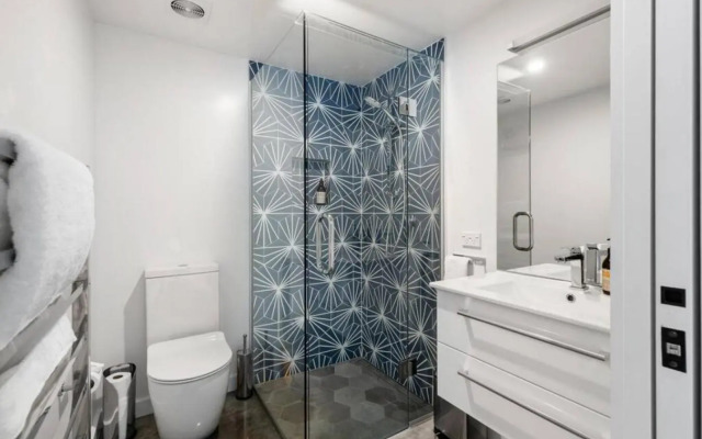 Lake and Mountain View 2 Bedroom House