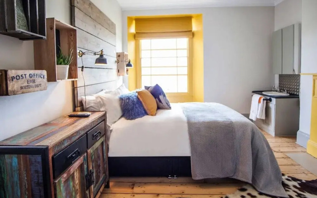 Higgihaus 46 Sleeps 5  Monday - Friday