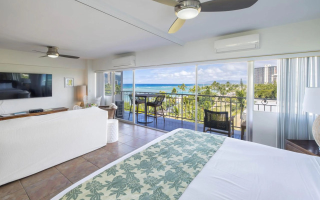 Waikiki Shore by OUTRIGGER