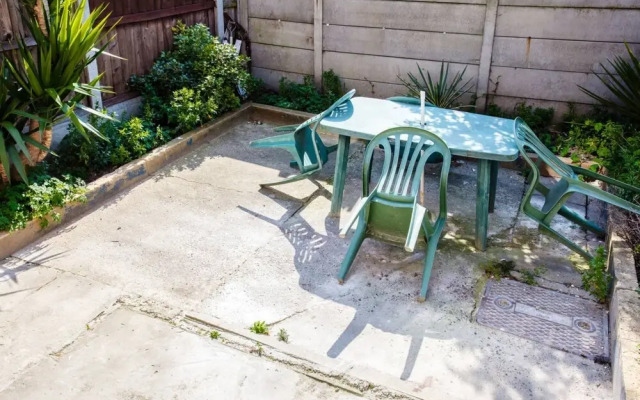Cosy 4 Bedroom Apartment In Great Location