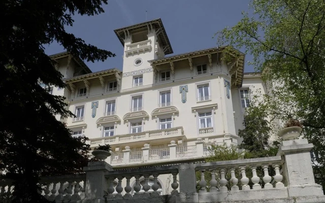 Splendid Hotel by Popinns