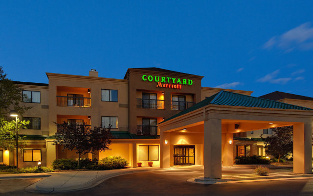 Courtyard by Marriott Grand Rapids Airport