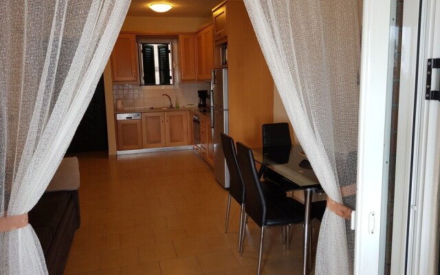 Glyfada Beachfront Housel Ab4g