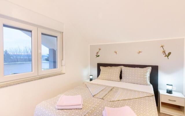 Studio Apartment With Balcony Near Beach Apartmani Orhideja