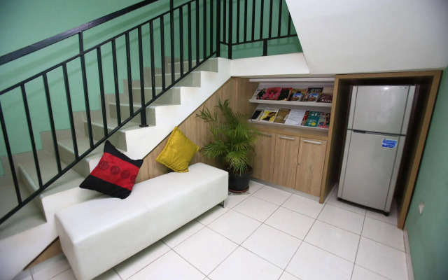RedDoorz Karet Pedurenan