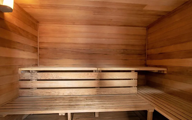 Red Roof Inn & Suites Monterey