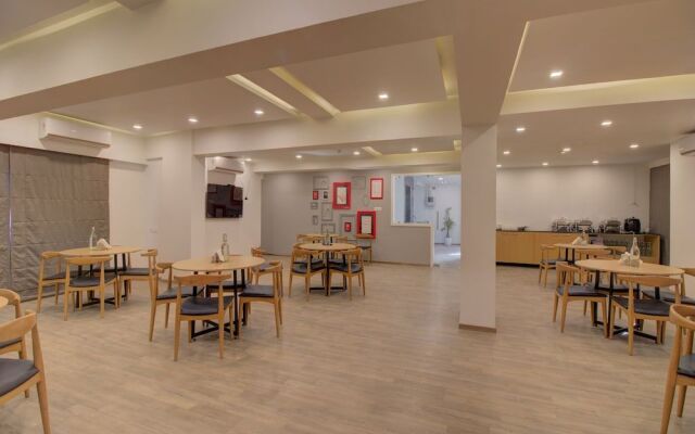 OYO Townhouse 092 Ashray Khairane Road