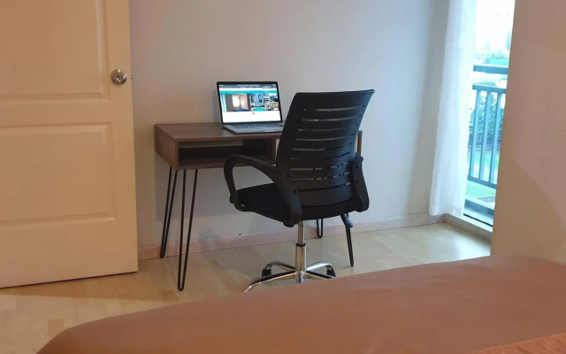 MANDALUYONG 2 Br w 2 Queen, 50HDtv across Shangrila Mall