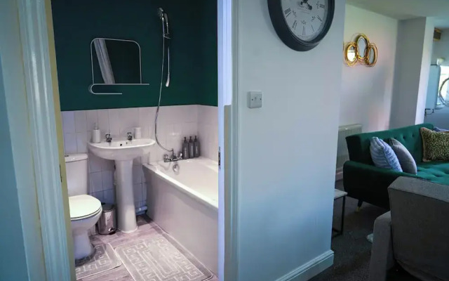 Cosy Luxury Apartment in Milton Keynes