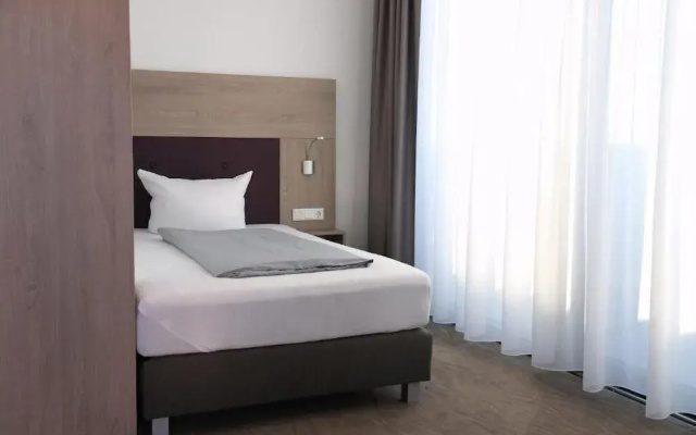 HOTEL NEW IN - Ingolstadt - Gaimersheim