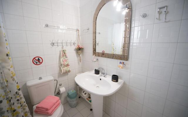 Cozy Flat on the Main Square 10min to the sea