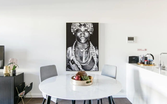 ★Lux 2BR on Hindmarsh SQ★