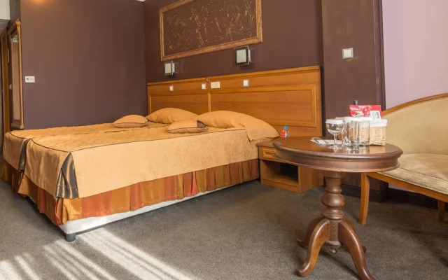 Diplomat Plaza Hotel & Resort