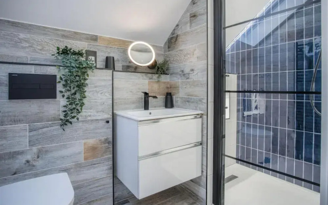 Ty Cyfoes - Luxurious 4 Bedroom - St. Florence