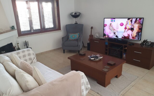 Inviting 3-bed Villa in Kayalar